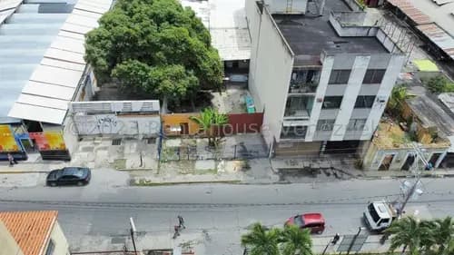 En Venta Amplio Galpón En Centro De Barquisimeto, Karen García, Cód. 24-1710. Tanque Subterráneo, Techado, Sistema De Cámaras De Seguridad Y Cerco Eléctrico.