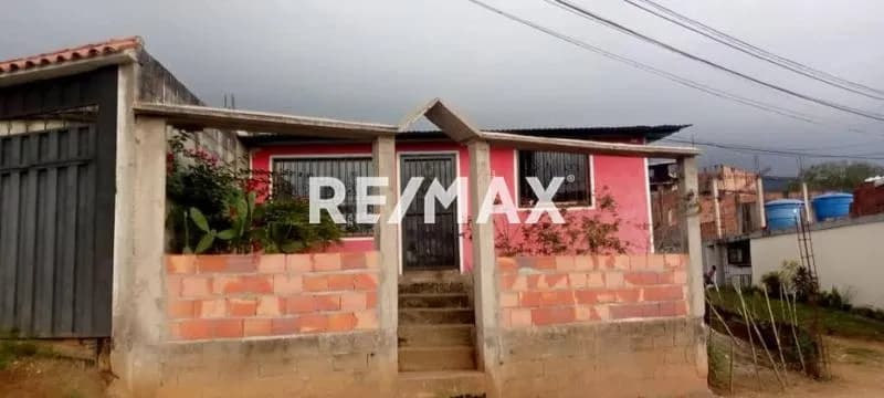 Se vende casa ubicada cordero,cerca de la escuela de guardias calle 19.