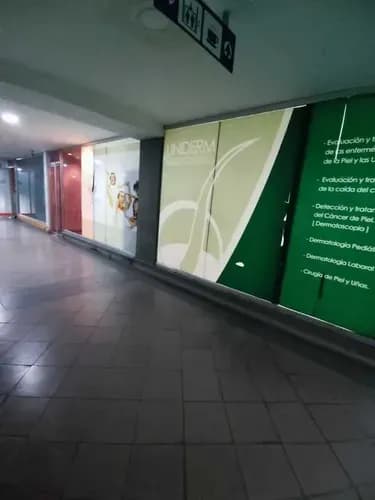 Local Comercial En El Centro Comercial Paseo Las Industrias Valencia Vende Dayanna Vasquez Pll422