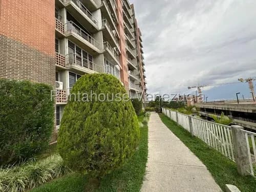 Bello Y Cómodo Apartamento En Venta En El Encantado, Mc 26-20115