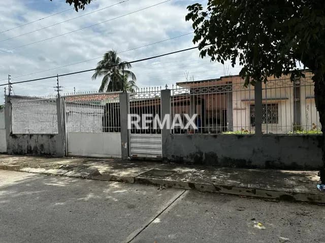 VENDO CASA QUINTA LOS CAOBOS
