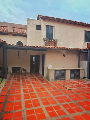 Cp Solo Clientes Vende Town House Altos De Monte Alegre Tazajal. Naguanagua