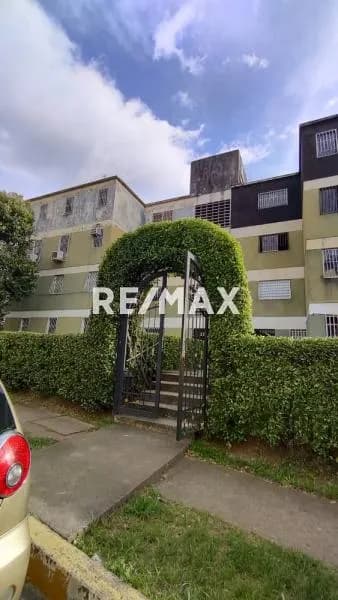 Alquiler : Apartamento en Santa Teresa, Los Teques, totalmente residencial ,