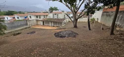 Annic Coronado Vende Casa + Terreno, Trigal Norte, Calle Cerrada. 326335