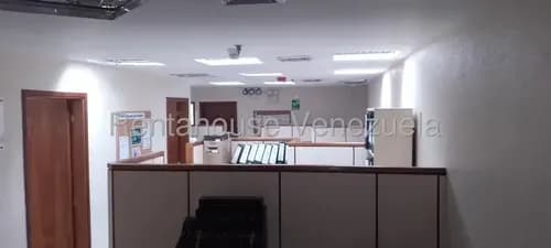 Oficina En Alquiler En Plaza Venezuela Smb 26-5073 Yyx