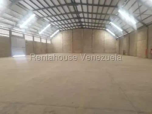 Marinel Saavedra Ofrece En Alquiler Este Espectacular Galpon En Barquisimeto Zona Industrial Iii, Con Mas De 1.000m2 En Optimas Condiciones. Contactame! Cod 26 14815.