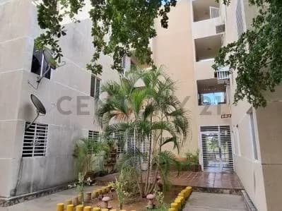 Se alquila apartamento en Villa Luna Via a Perija