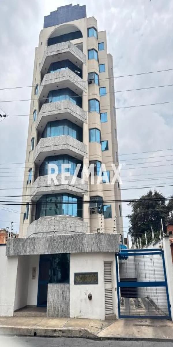 EN VENTA APARTAMENTO EN URB. EL BOSQUE