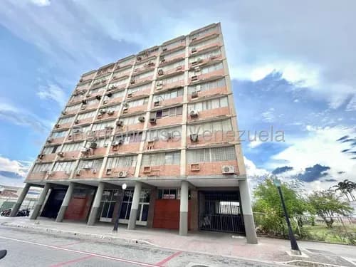 Amplia Oficina En Alquiler En El Centro De Barquisimeto, Cód. 25-20855, Piso Bajo, Cerca A Entes Públicos.