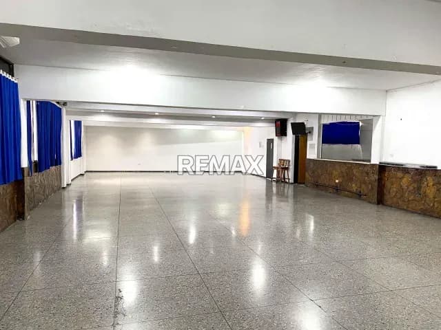 En venta local tipo club, oeste