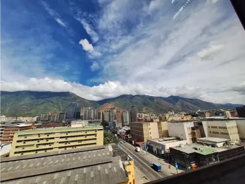 Venta De Oficina En Los Cortijos - Excelente Ubicación