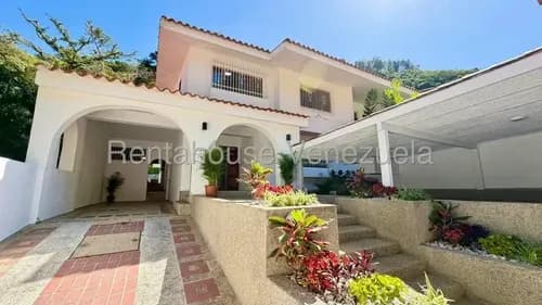 Prados Del Este ! Venta Espectacular Casa Remodelada Con Vista Panorámica, 4 Hab, 6 Baños, 4 Pe, Hermosa Cocina, Bar, Estudio, Terraza Con Jardín Y Área De Parrillera. Calle Cerrada, Vigilancia 24/7 !