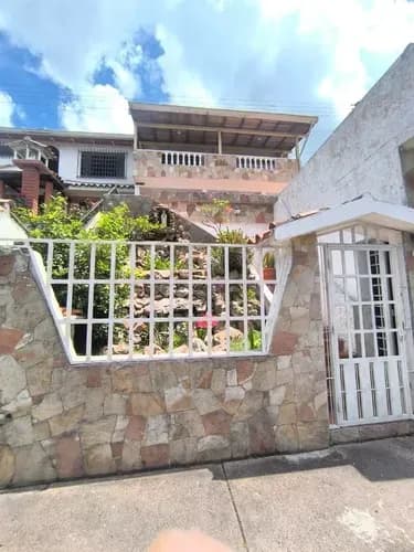 Casa En Venta En San Cristóbal - Ubicada A Pie De Calle En Pirineos 2.