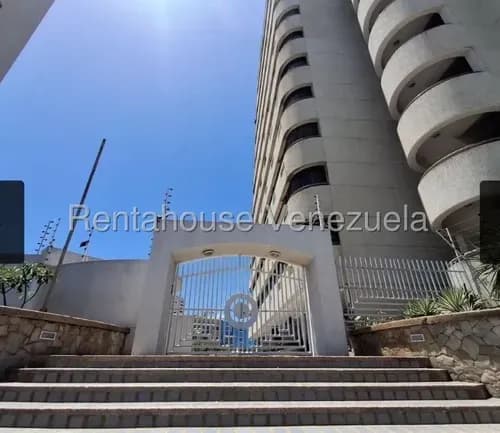 Oportunidad Se Vende Bonito Apto 50mts2, 1hab, 2baños, Equipado, Av Bolivar, A 2 Cuadras Del Mar, Acceso Directo A Transporte Público, Zona Este De Porlamar Yl 26-21993