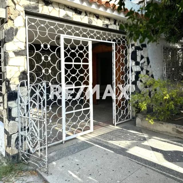 VENTA CASA QUINTA EN LA AVENIDA PRINCIPAL DE SAN IGNACIO