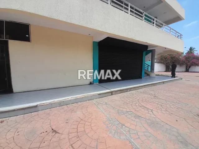 EN VENTA LOCAL COMERCIAL LISTO PARA COMENZAR OPERACIONES EN EL C.C CARIBBEAN TUCACAS.