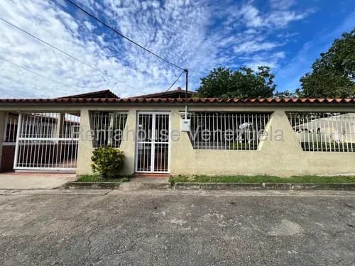Hermosa Casa En Venta En La Mora Ii En La Victoria En Aragua 26-9793 Irrr