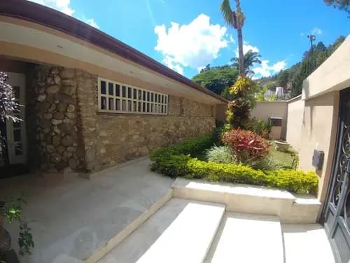 Cada Rincón Invita A Compartir Y Disfrutar.tu Refugio Familiar Con Vistas Encantadoras. Reestructurada Con Áreas Sociales Y Terrazas.espectaculares Áreas Sociales Externas. Está En Prados Del Este