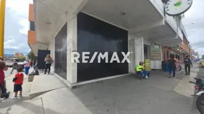 ¡TU NEGOCIO EN EL CENTRO DE TODO! ¿Buscas el punto perfecto para tu próximo proyecto?