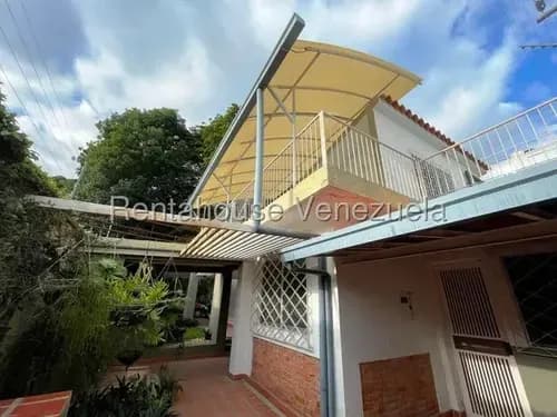 Tg Amplia Casa Dúplex, Con Hermoso Jardín, En Venta En Los Chorros, En Calle Cerrada 26-492 Ys