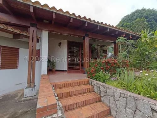 Casa En El Castaño En Av Principal Con Hermoso Jardin Cuatro Habitaciones Estef 25-13654