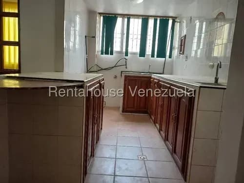 Amplio Apartamento En Venta Res. El Pinar.as