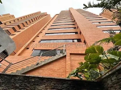 Julio Latouche 26-8705 Apartamento En Venta La Trigaleña Valencia, A Estrenar 205 Metros, 4 Habitaciones, 5 Baños, 4 P. Estacio. Cocina Nueva Equipada, Planta Electica 100% Y Pozo De Agua.