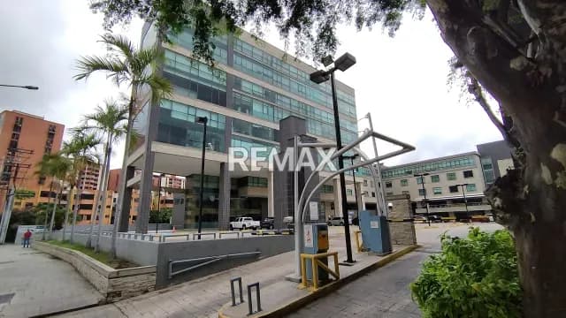 Oficina en Torre Empresarial CC Concepto La Granja Naguanagua