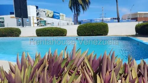 Apartamento En Urb. Costa Azul Diagonal Al Cc La Vela Y Tres Cuadras De Playa, Funcional Y Práctico Como Inversión Para Rentar O Como Residencias Fijas Es Una Excelente Opcion. Mas