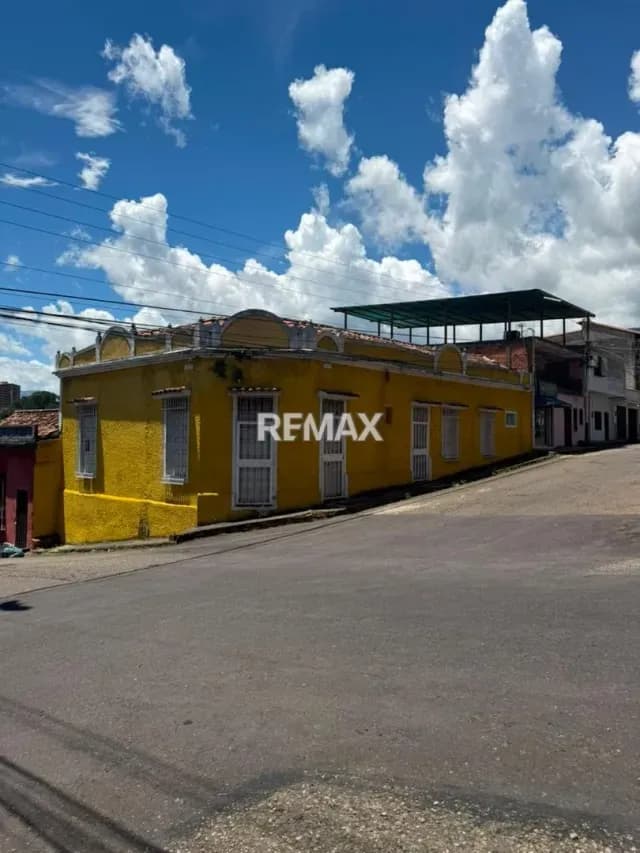 CASA EN VENTA EN BARRIO OBRERO