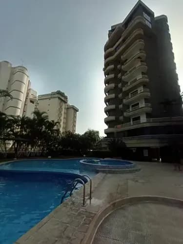 Apartamento Lujoso Con 2 Habitaciones, Piscina, 2 Puestos De Estacionamiento En Venta En La Guaira En El Caribe