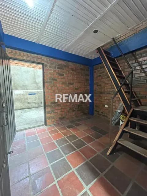 SE ALQUILA APARTAMENTO EN BARRIO OBRERO