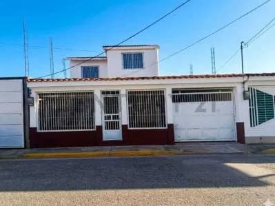 Venta cómoda casa. Urbanización Araguaney. Municipio Santiago Mariño. Aragua
