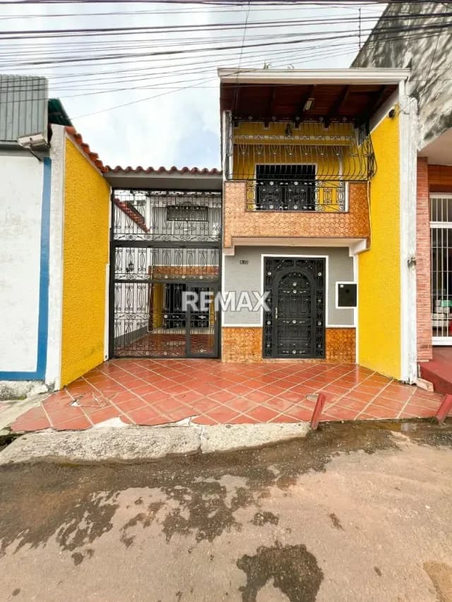 Casa en venta ubicada en la calle 5 de La Concordia, a media cuadra de La Plaza Miranda y 5 cuadras del hospital central