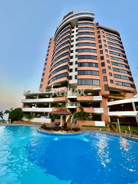 APARTAMENTO REMODELADO EN LA LLANADA