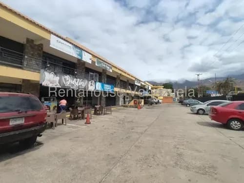 Local Comercial Ubicado En Zona De Alto Trafico Peatonal Y Vehicular, En El Area Mas Comercial De Barbula Naguanagua. Cerca De La Universidad Son 163,20 Mts. En La Planta Baja.