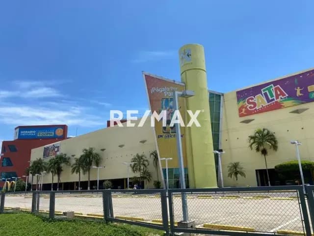 Vende Local Comercial C.C. Metrópolis