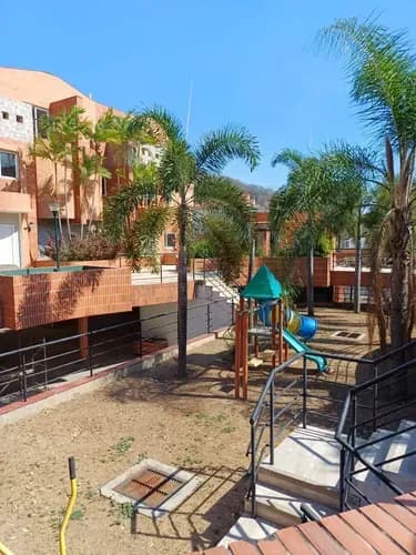 Townhouse En Venta En Residencias Villa Amalfi Trigal Norte Valencia Quevedo