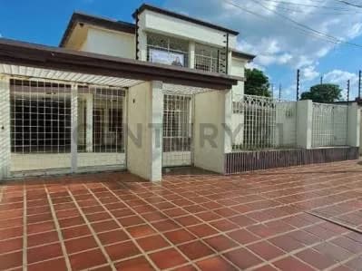 Se vende casa quinta en Avenida Princial de la Urbanizacion La Coromoto