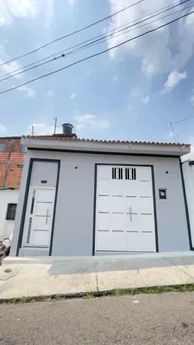 Venta De Casa Con Local, Las Flores - San Cristóbal