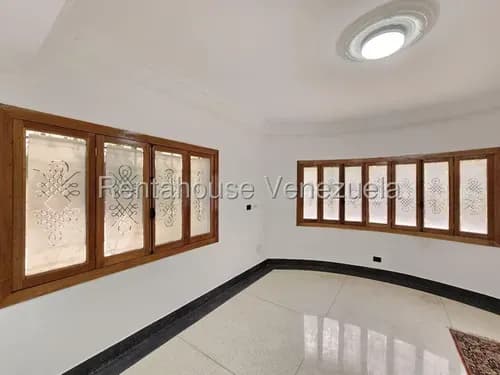 Local Comercial En Venta En San Bernardino, Caracas 26-9434 Yf