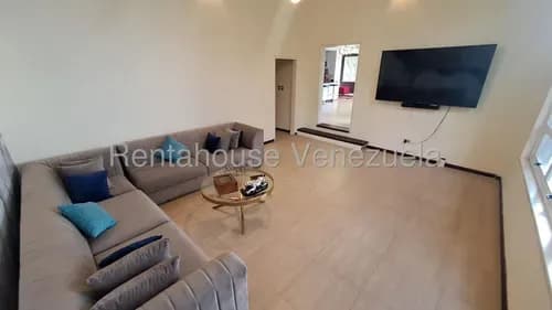 Casa En Venta En Alto Hatillo, Caracas 26-8384 Yf