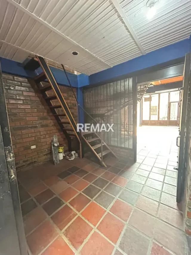 SE ALQUILA LOCAL COMERCIAL EN BARRIO OBRERO