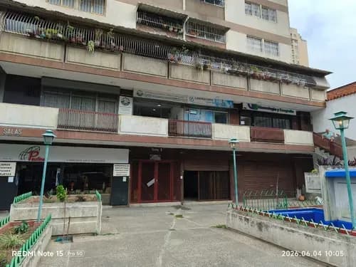 Espacioso Local Comercial De 226 Mts2, Con 2 Baños Y Estacionamiento En Caracas