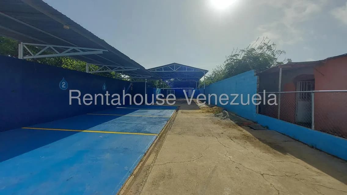 Comercial (Local Comercial) en Venta en Avenida 32, Zulia