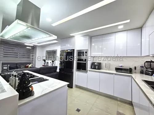 Marydoll Mogollón Ofrece En Venta Sofisticado Townhouse Urb. Villa Paris Zona Ribereña Cabudare-lara