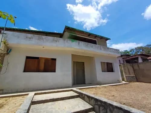 Casa En Venta En Obra Gris, En Sorocaima, Vista Al Avila, Amplios Jardines Y Gran Potencial Para Acomodar A Gusto - Solo Clientes Directos / 5h-6b-3p / Da