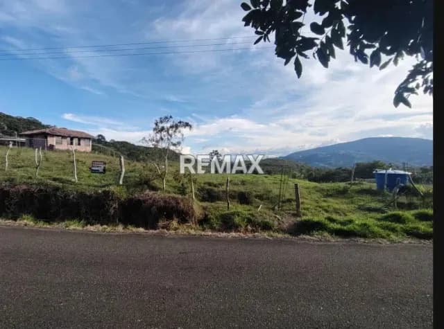 Venta de Terreno: Ubicación: Paramo del Volador. Aldea Volador via casa del Padre. Municipio Lobatera del Estado Táchira.