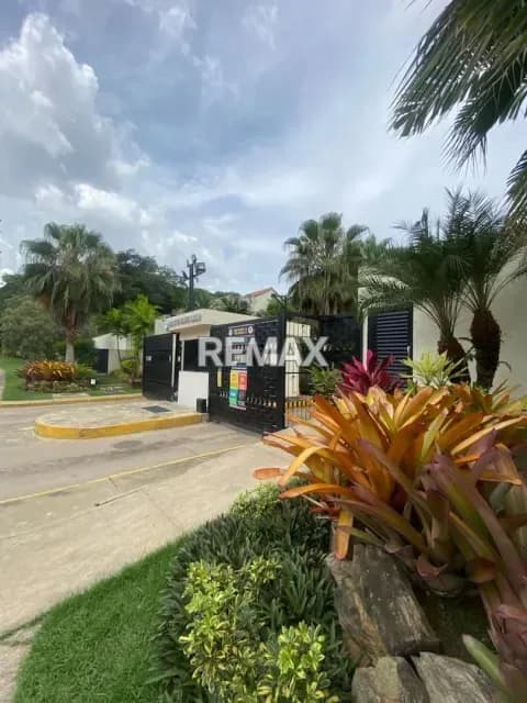 EN VENTA TOWNHOUSE RES. ALTOS DE MONTE ALEGRE TAZAJAL