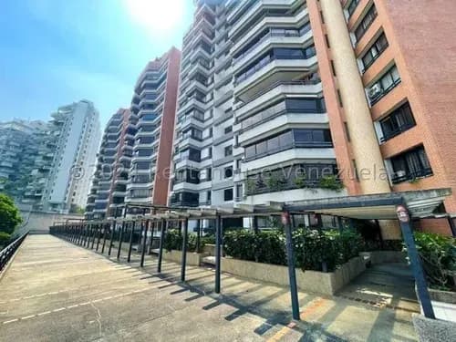 Tg Apartamento En Venta En Los Naranjos Del Cafetal, Con Vista Al Ávila Y Al Volcán, Agua Constante 25-333